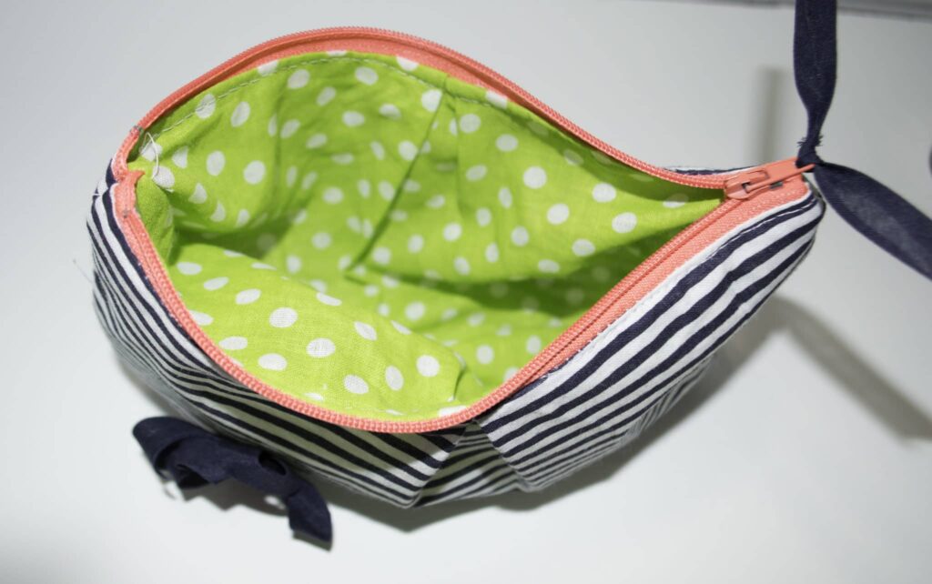 DIY Pleated Makeup Bag Interior DIY Pleated Makeup Bag