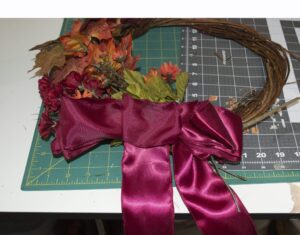 add-bow Add Bow to Wreath, 5 Minute Autumn Wreath