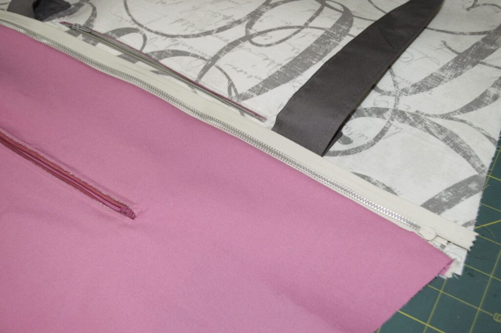 Sandwich the Outer Fabric, Zipper and Lining Fabric Right Sides Together A Travel Tote for All Seasons