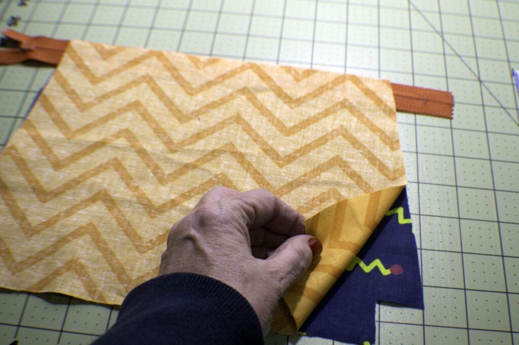 How to make a flat bottomed zippered pouch
