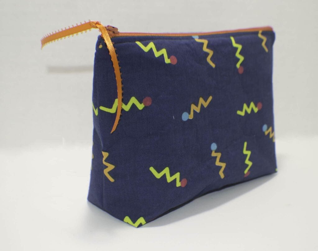 How to make a flat Bottomed Zippered Pouch