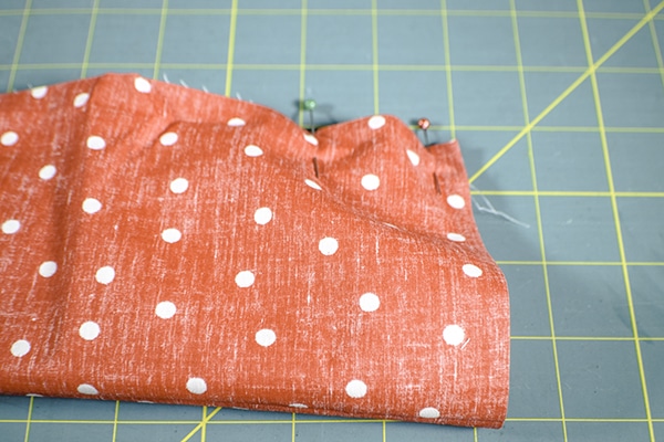 How to make a pillow case in 6 easy steps