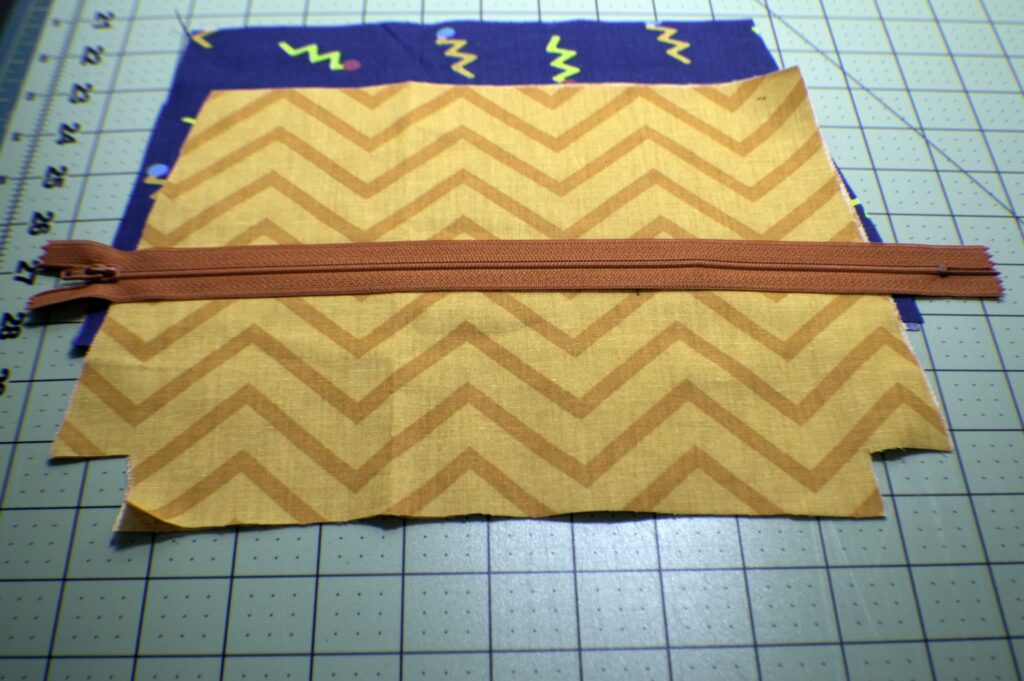 How to make a flat bottomed zippered pouch