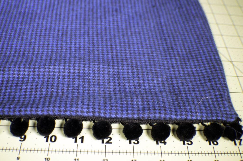 How to make a 15 minute pom pom scarf