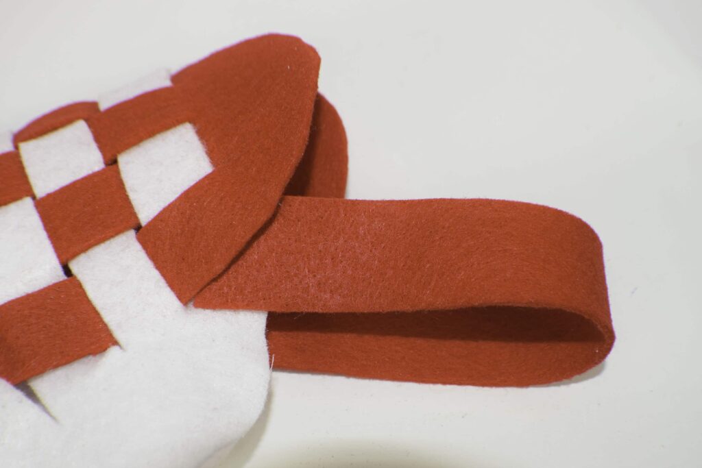 How to make a woven heart pouch