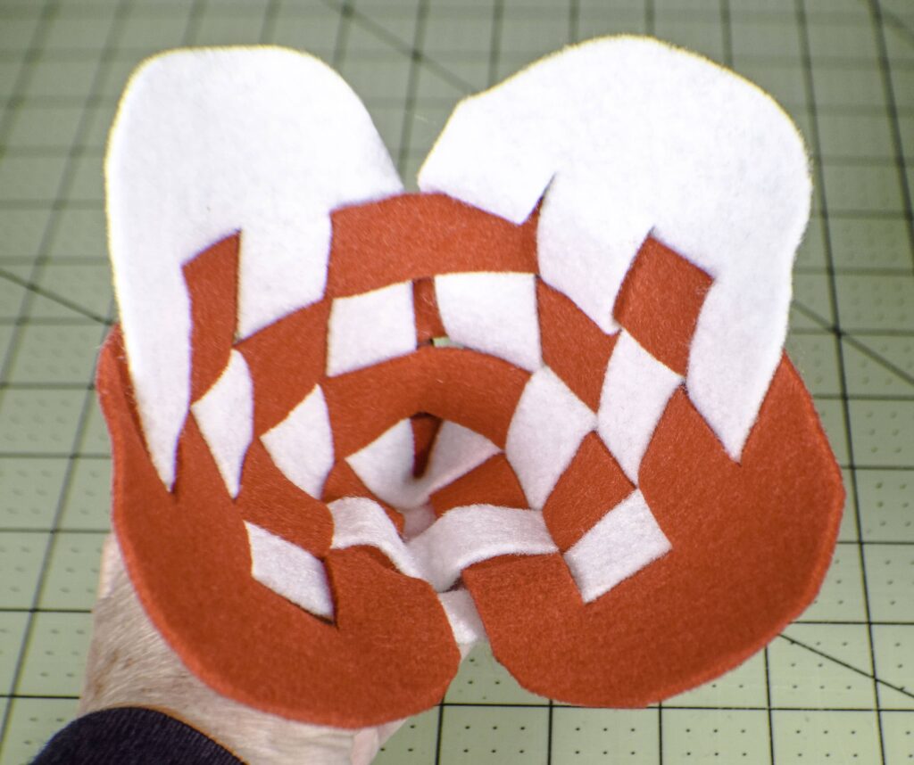 How to make a woven heart pouch