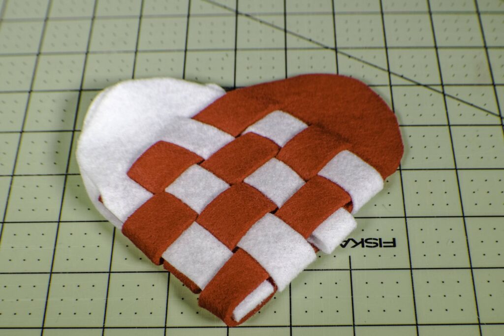 How to make a woven heart pouch