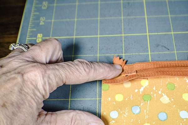 How to make an open wide zippered pouch