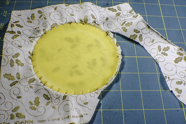 How to make yo yo Christmas tree ornaments