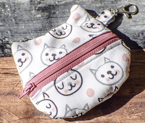 Mini kawaii cat shoulder bag with sewn ears
