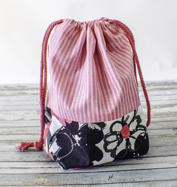 DIY Drawstring Bag. Sew a round bottom drawstring bag +Free Pattern -  Sprouting Wheel
