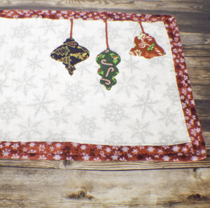 How to Make a Christmas Table Runner - Sew Very Crafty