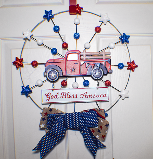 How to Make a Dollar Tree Patriotic Wall Hanging