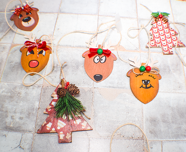 How to Make a Dollar Tree Reindeer and Christmas Tree Garland