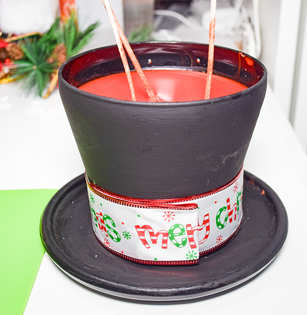 Add the ribbon to the candle