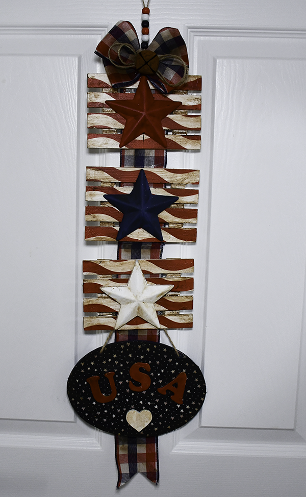 How to Make a Dollar tree patriotic Door Hanger